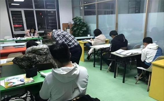 国家为什么取缔教育机构？因为教育机构正在动摇国家的根基！
教育，历来被视为国家的