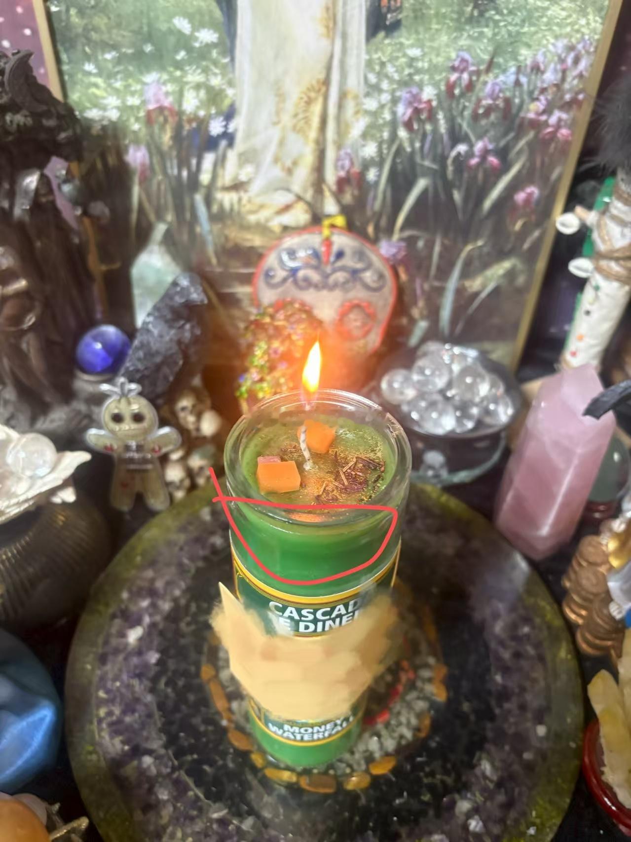 大家可以看到，这波蜡烛麦叔都额外多加了一层，这层是满满的精华和料！所以这批蜡烛大