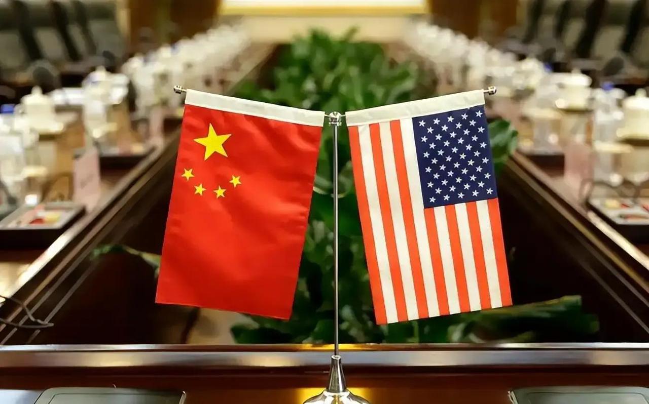 很多人喜欢说“中国看走眼了，美国要衰落了”。真摊开这几十年看，更像是美国一再低估