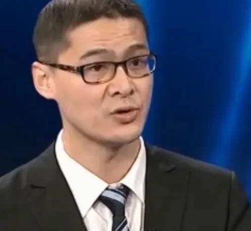 罗翔老师的一段话道破人际关系：“永远不要和不同层次的人争辩，每个人都会在自己的认