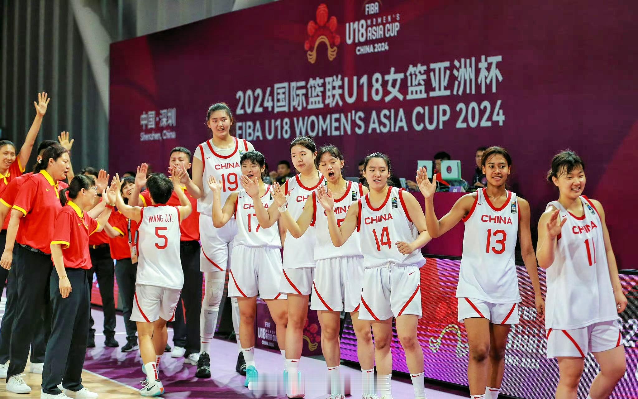 女篮亚青赛场场完爆对手，太血腥了对位日本中锋，​张子宇：打累了坐下歇会… ​​​