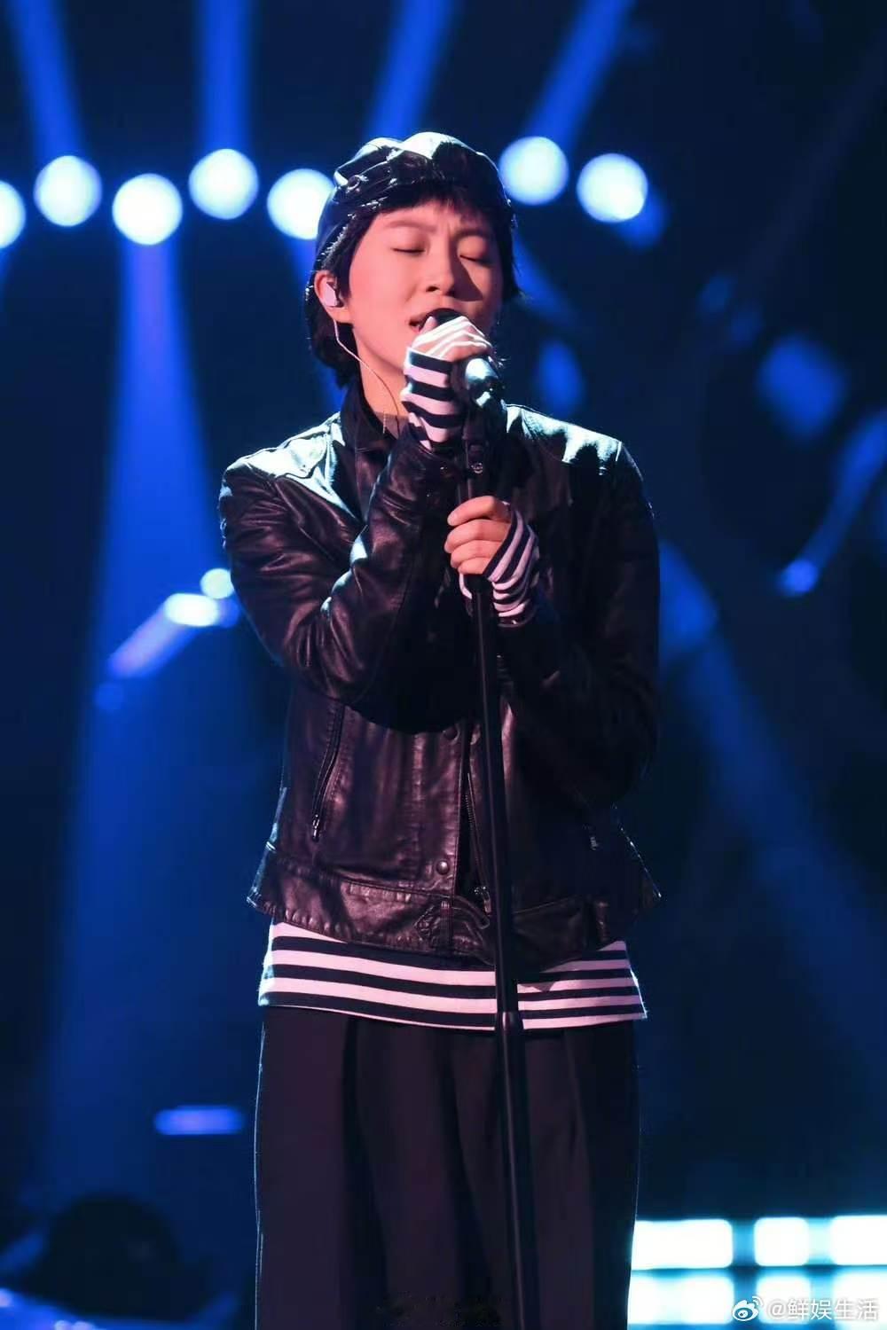 一代人终将老去但音乐永远年轻歌手2026看齐豫和窦靖童并肩站在首发舞台上，突然觉