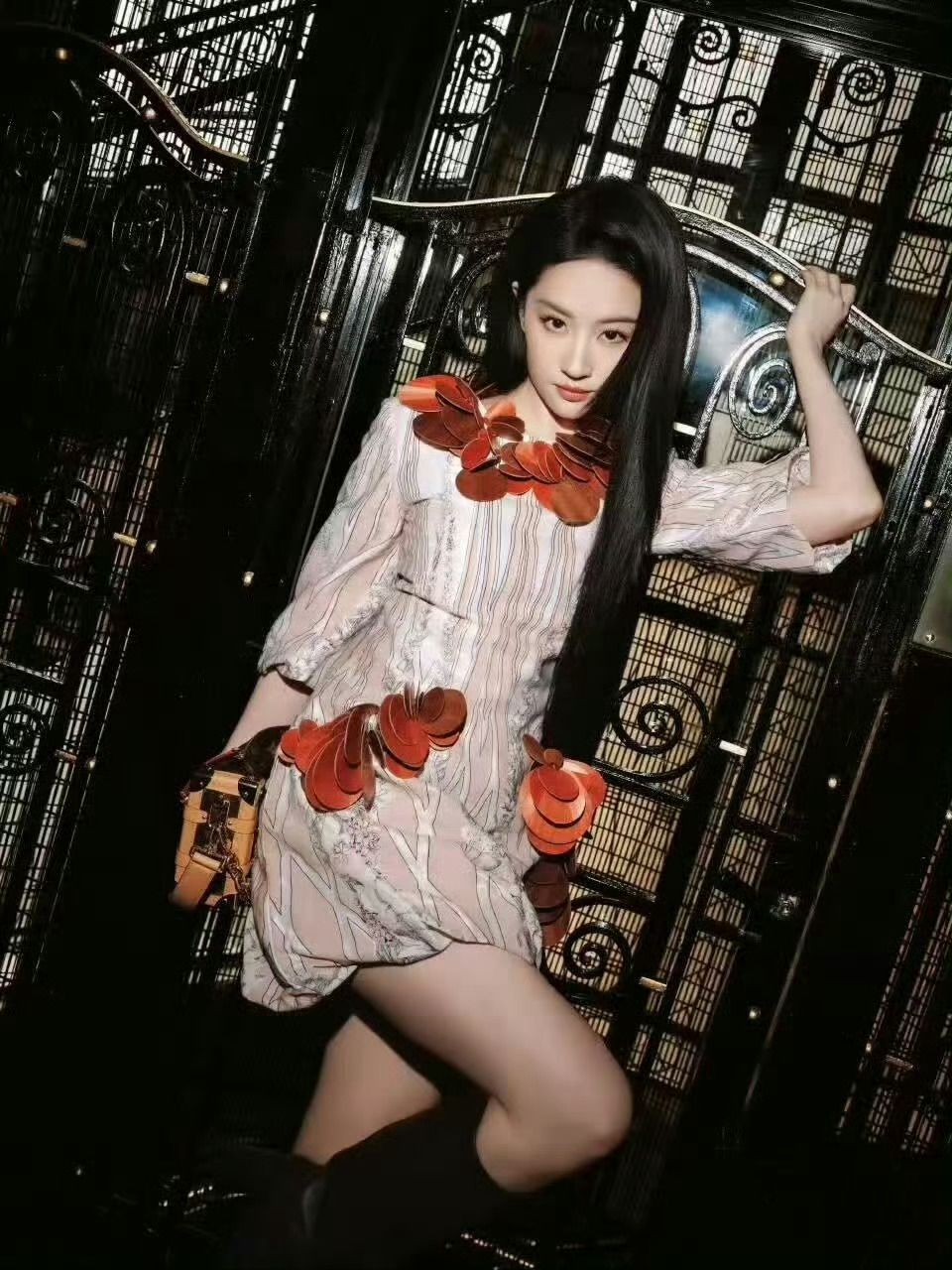 刘亦菲看秀造型刘亦菲这状态，真是美神降临啊！