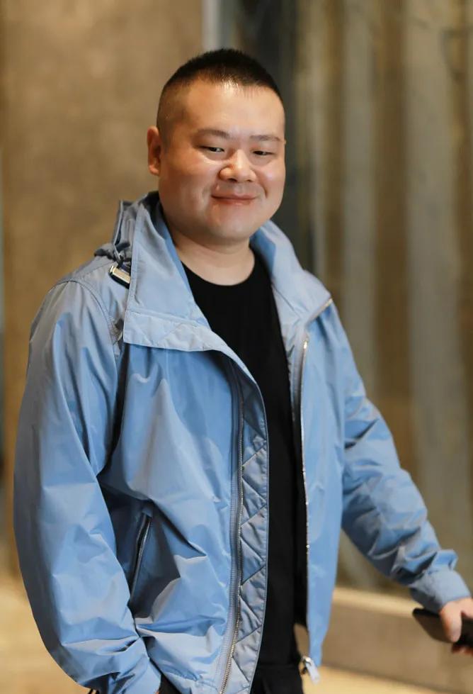 相声演员，岳云鹏：在我没说相声之前在餐厅打工，曾暗恋过一个姑娘，她是餐厅服务员，