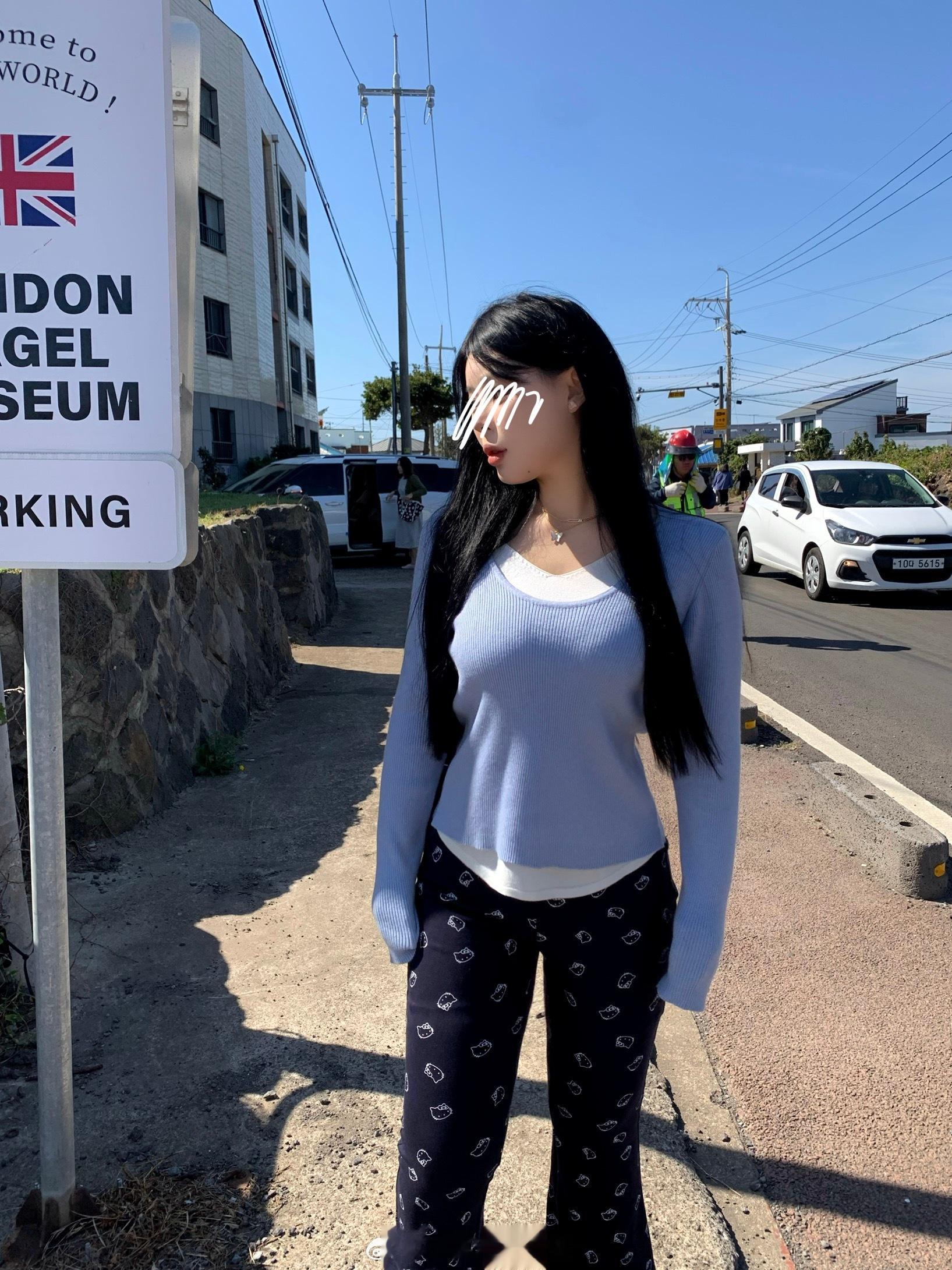 松弛感的秘密 同色系穿搭 上班上学都很舒服又有点小设计～👍🏻里揪一个姐妹so