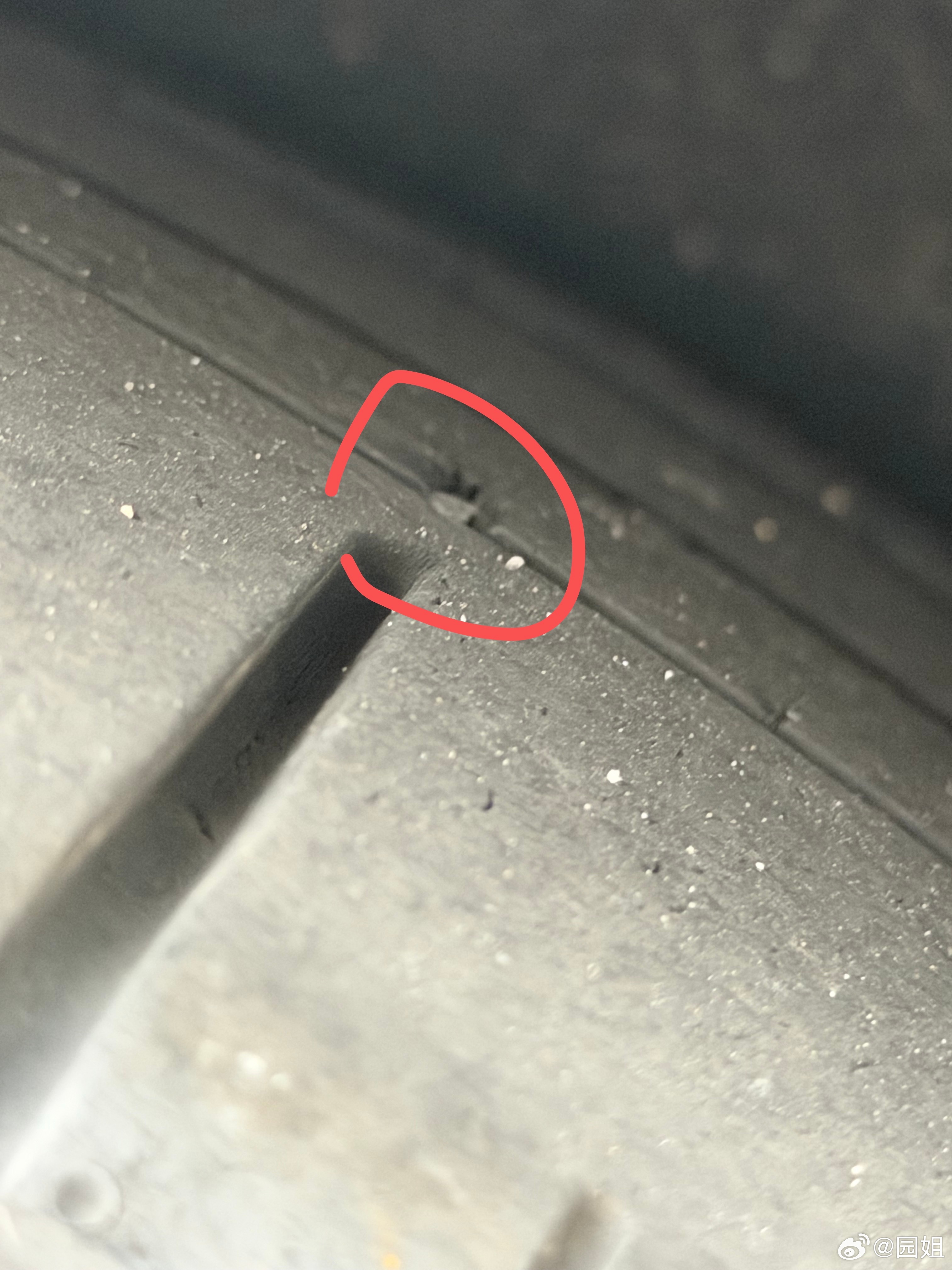 问界M9又喜提一根钉子，头都磨没了，怪不得这个轮胎胎压最近和其他三个不一样，明天