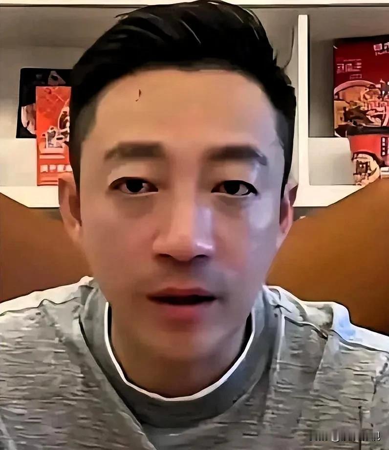 汪小菲说他这辈子最遗憾的就是那段时间没见着孩子
前两天汪小菲在直播时候哭了，说疫