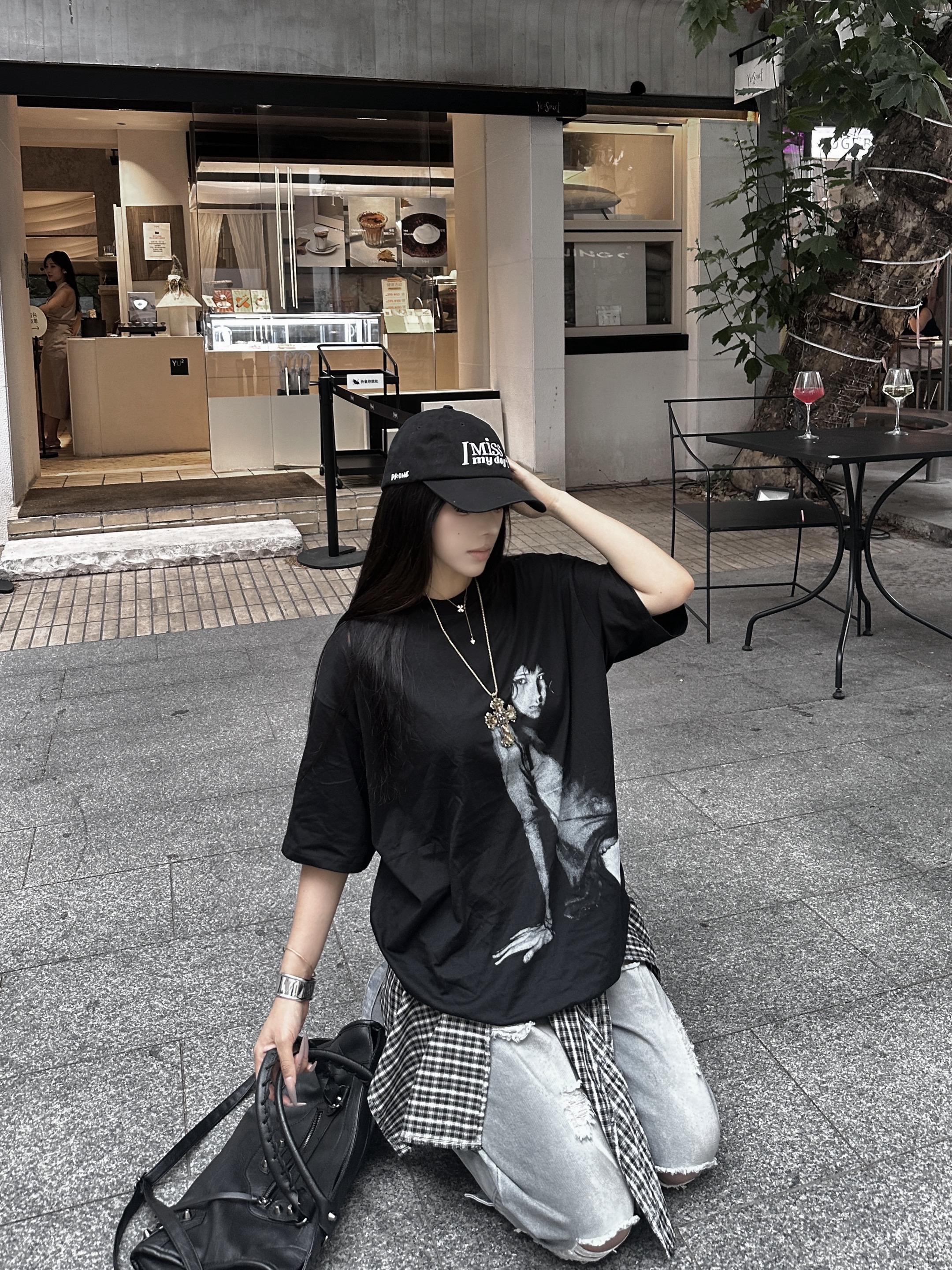 如果我是一棵树 不求拥有常年繁茂的绿叶。只愿在狂风暴雨来临时拥有能直面风雨的勇气