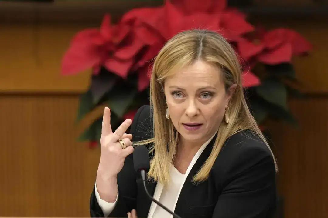 意大利消息，
综合路透社和“陆军识别”网站报道，意大利议会4月28日批准政府的一