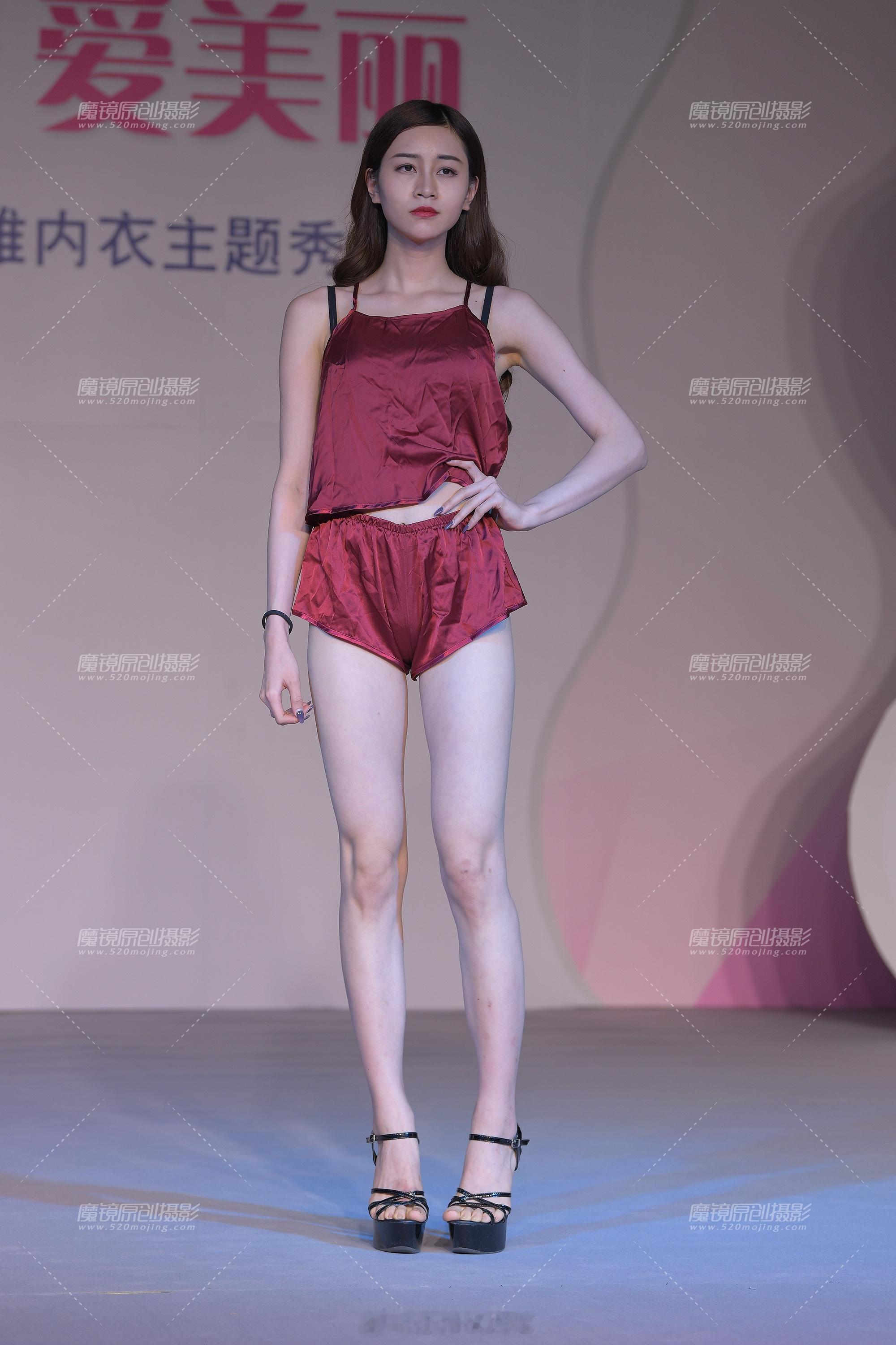女生睡衣为什么大部分都要带胸垫这种不带胸垫的睡衣也挺好看！今日穿搭(ootd) 