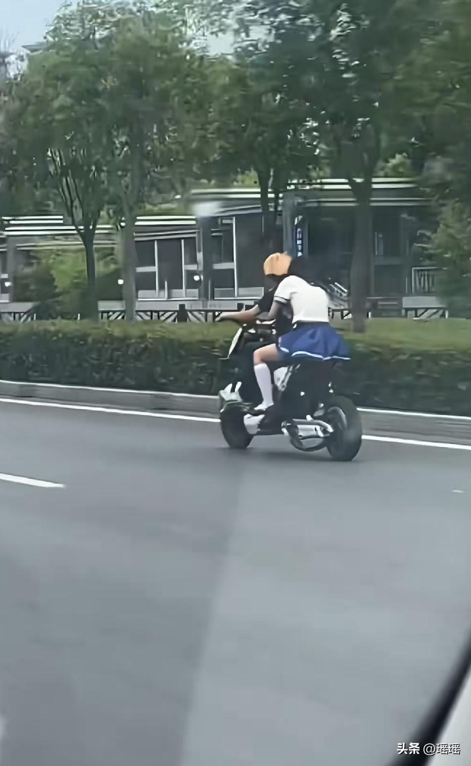 至少这一刻他们是幸福的