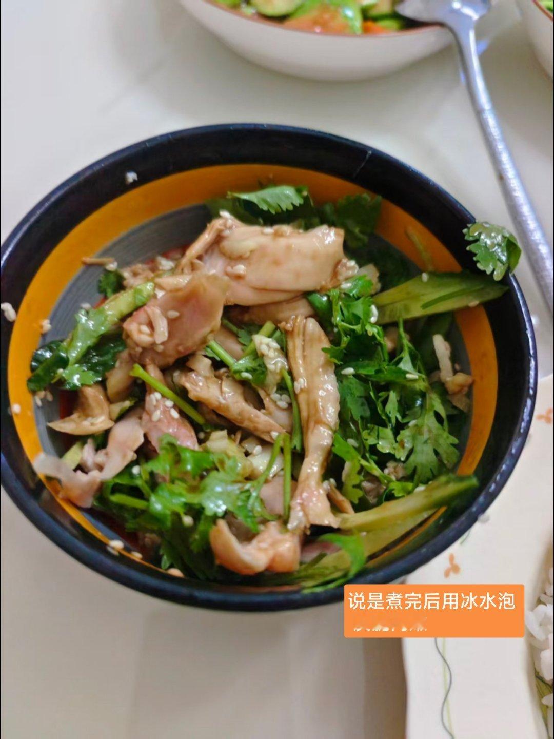 大美开学后，这两天我没过去。想着眼下正是大公鸡的厨艺爆发期，索性放手，让他好好展