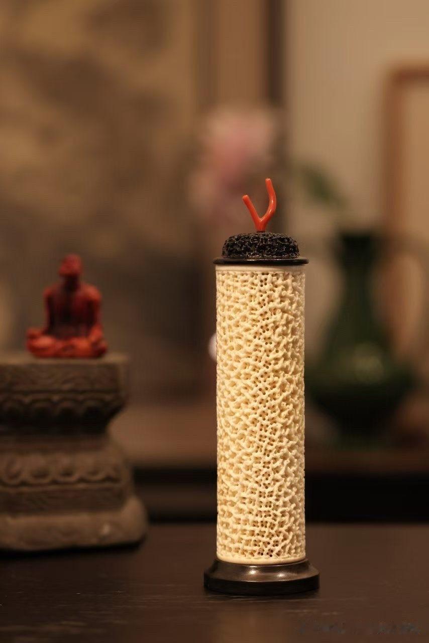 一件好的香炉，不一定繁复华丽，却总能让人停下脚步，多看一眼。

以鹿角为材，顺应