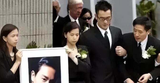 2003年，张国荣的遗体被送进火化炉，5分钟的时间，一切被化为灰烬，身高180的