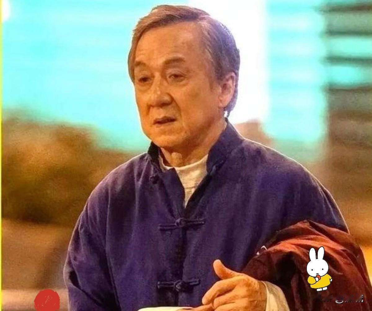 71岁成龙突上热搜，没有绯闻、无关作品，却比任何大瓜都震撼全网！
 
镜头前，这