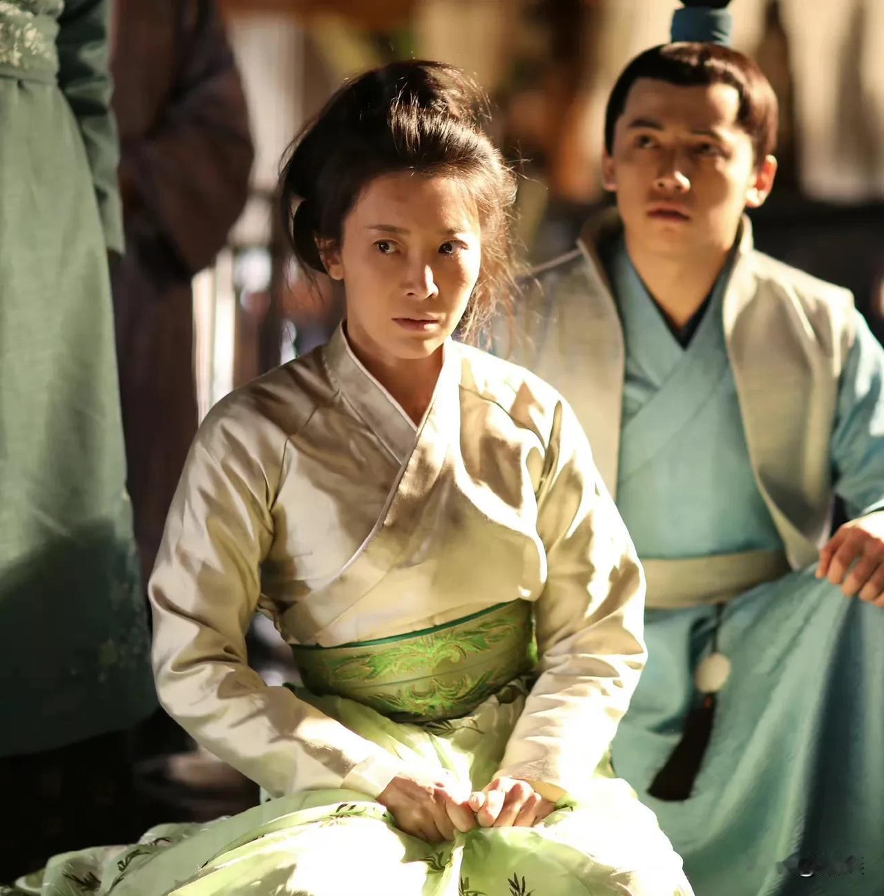 有康姨妈这样的姐姐跟小姑子，真悲哀。
作为王家嫡长女的王若与，从小就受到了王太师