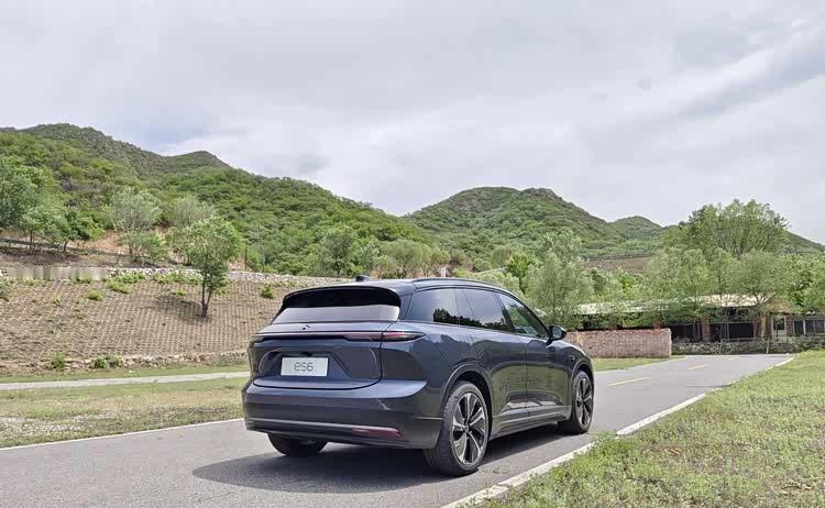 都说电车开个五六年就得扔，烟台一位大哥不服。他把一台蔚来ES6愣是干到了100万