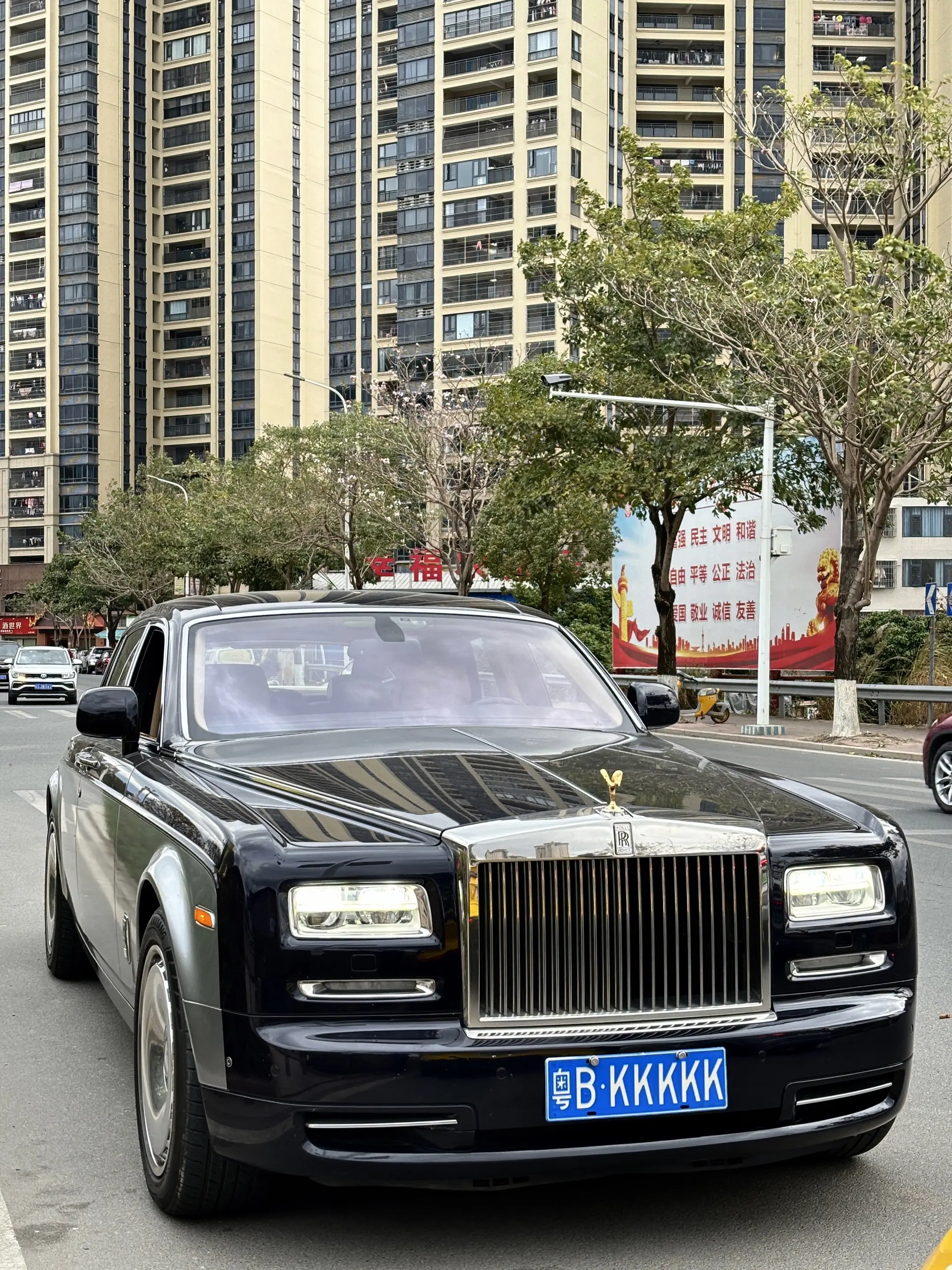 “大师您来自哪座寺庙？” “劳斯莱寺”