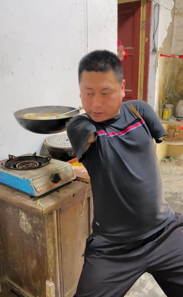 火车上纯粹是往后飞的，当年它一跑就往那边跑，凉快点，走。