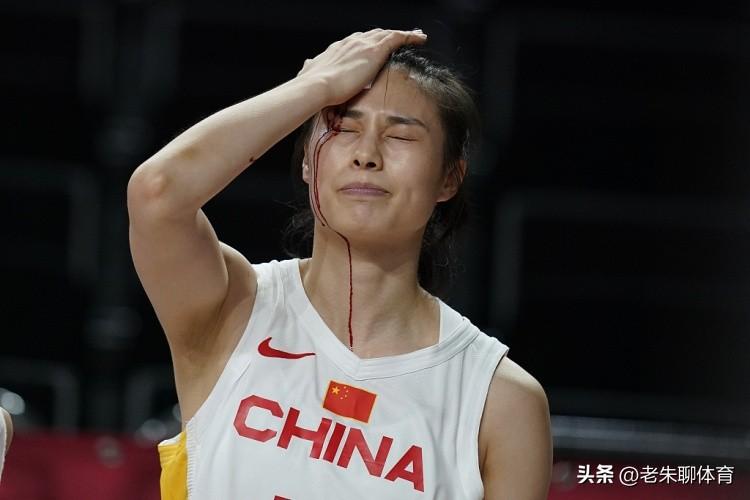 还是要靠老将！
今晚是中国女篮和巴西女篮之间的一场热身赛，李梦和韩旭都没有出现在