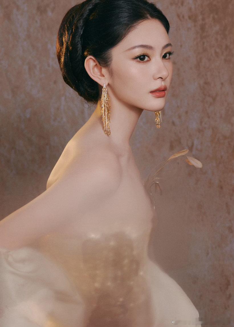 赵晴演员的魅力于正夸了赵晴细看于正对赵晴的评价，赵晴演员的魅力，是美貌与实力并存