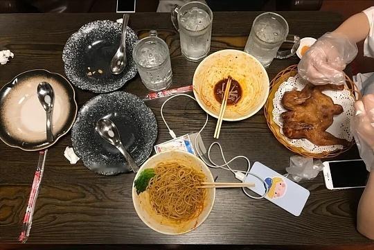 日本网友吐槽亚运会餐食大型赛事的餐饮，本来就很难做到让所有人都满意。不同国家运动