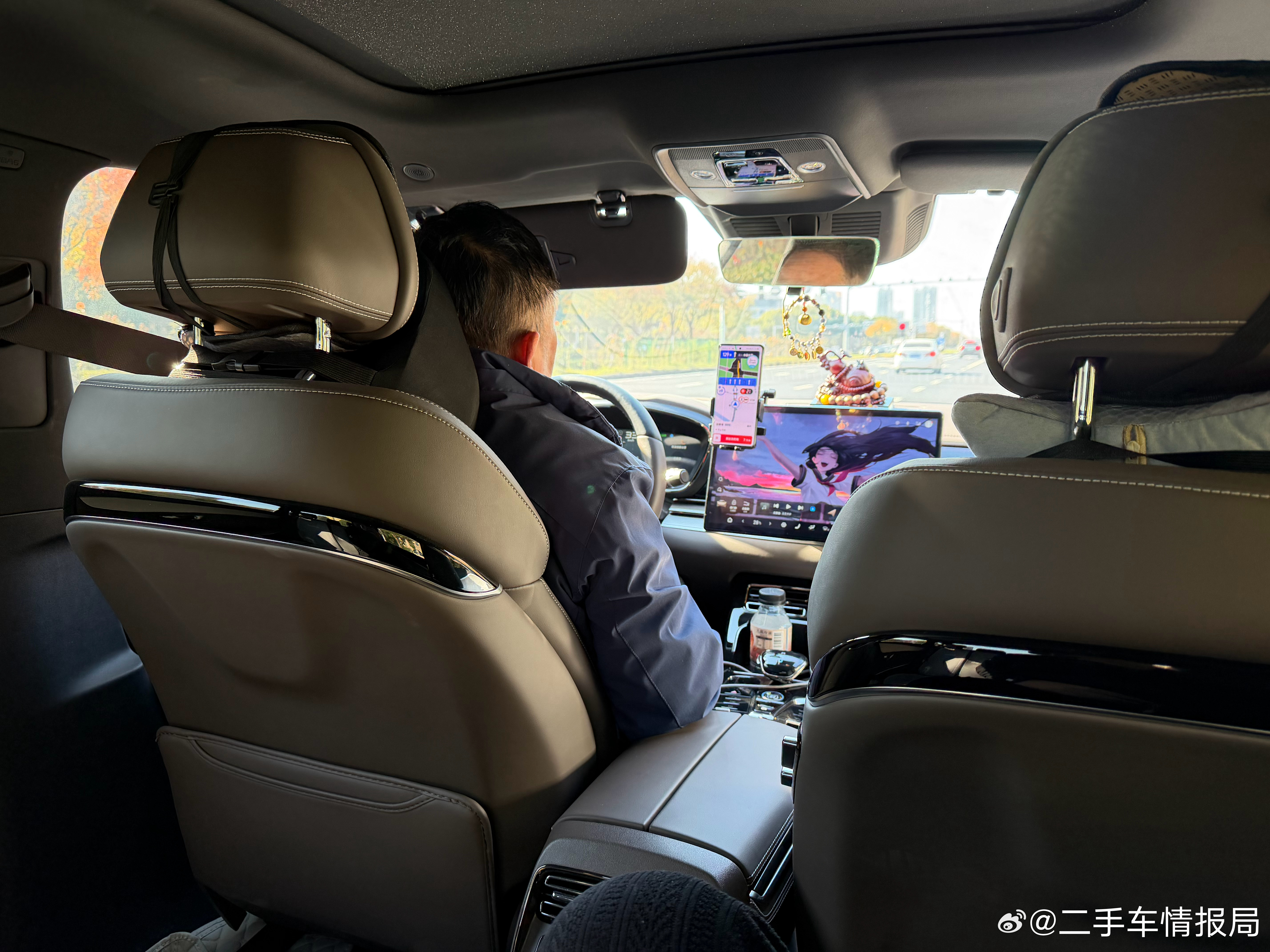 打快车打到辆很新的比亚迪汉…我怎么感觉跟我以前开过的汉底盘不一样了，好像韧性变好