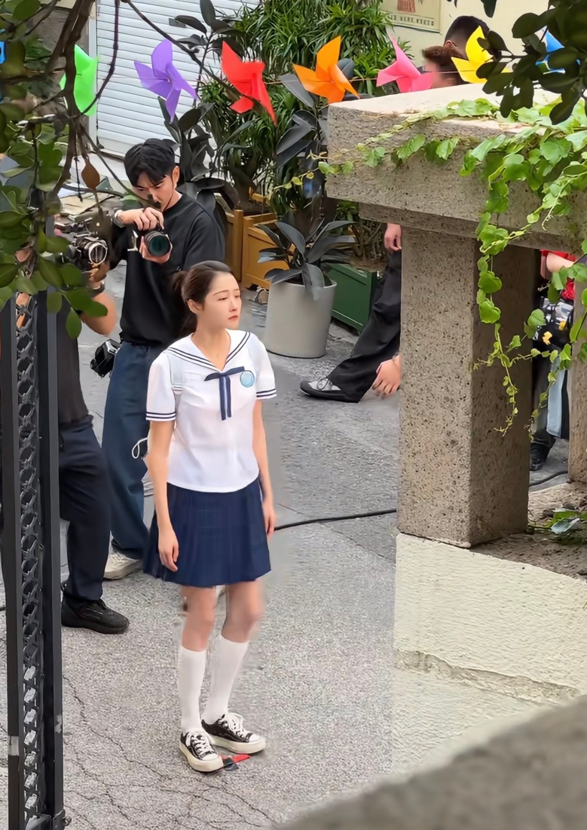 关晓彤真的很适合演校园剧啊！趁着年轻多演吧！不然再过几年就该不适配了。 