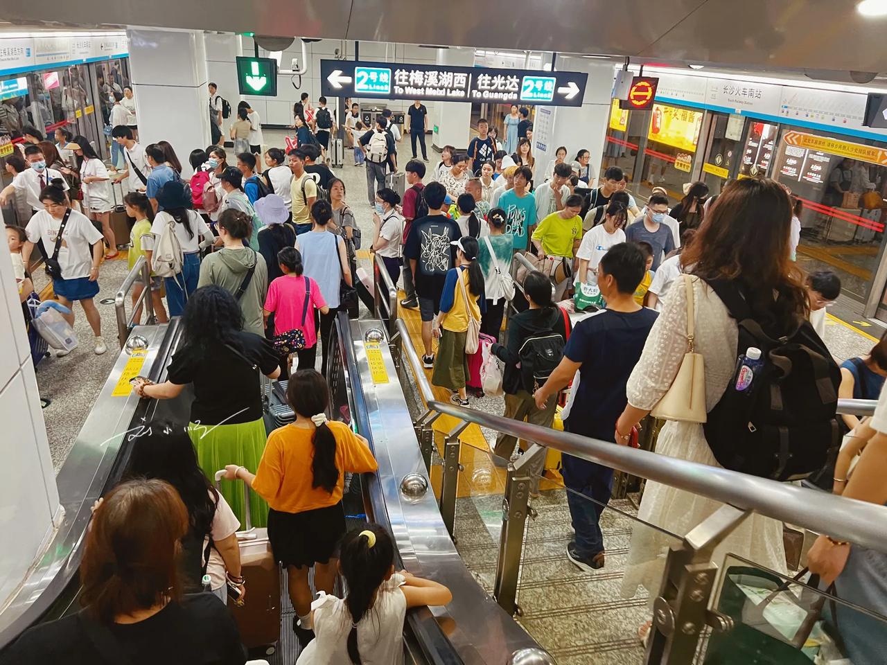 游客的疑惑：长沙这座国内顶流网红城市，为什么有个别名叫“星城”？

长沙位于我国