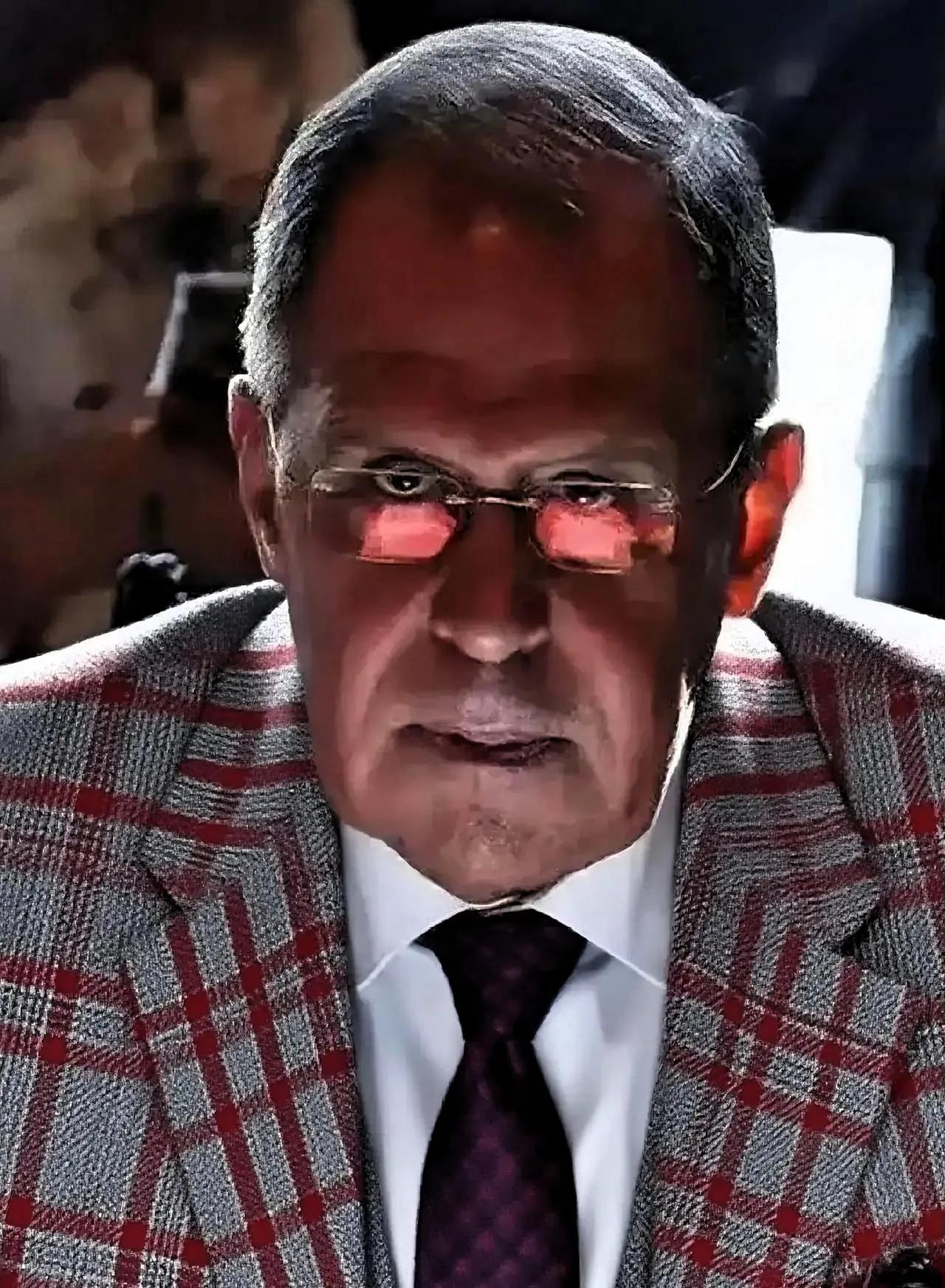 老美在乌克兰那边大摇大摆往基辅送武器，根本不藏着掖着。

那时候他们管这叫“支持