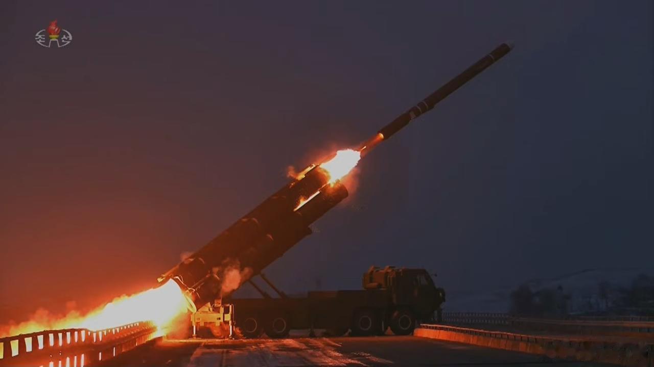 朝鲜12月28日在朝鲜西海海上进行远程战略巡航导弹发射训练
此次发射训练旨在检验