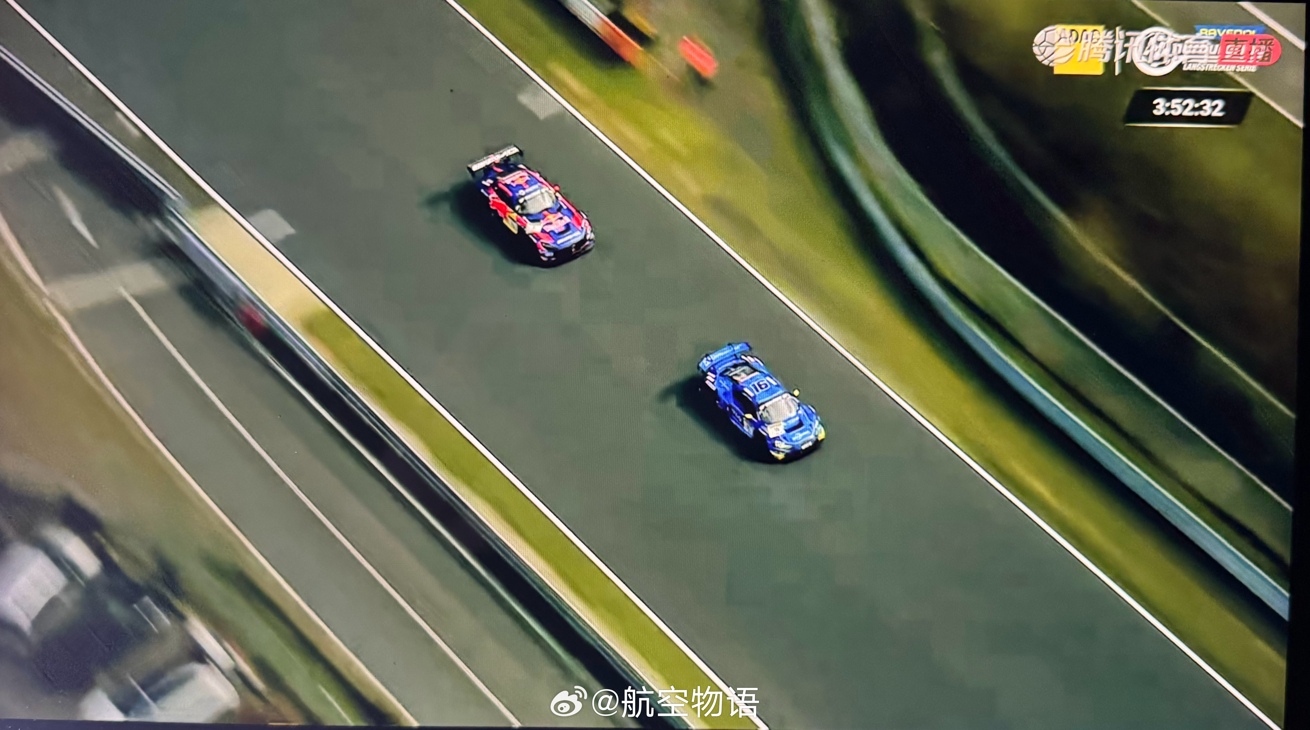 才第一圈维斯塔潘就在大直道上就因为尾速不够快直接被翻过去了这不比F1刺激？ 