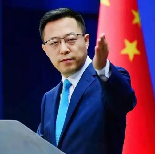 难道14亿中国人养不起高速公路？国内高速常年收取过路费，8年累计出现6万亿的亏空