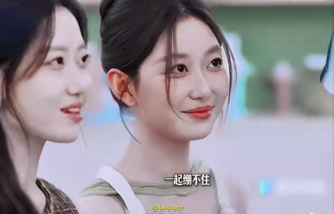 《心动的信号》第一次看到“一家四口”的既视感。
恋综有了双胞胎姐妹就是不一样啊。