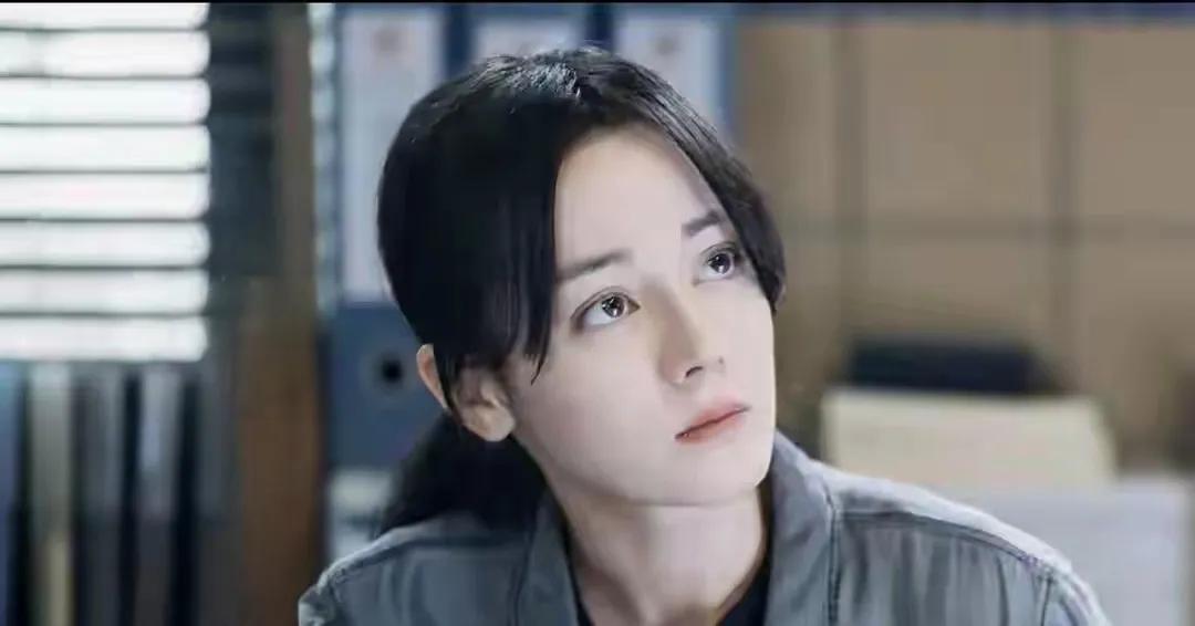 电视剧《利剑·玫瑰》观后感   这部剧的故事背景设定是在2000年初，当时拐卖妇