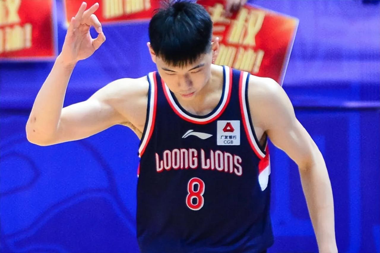 新赛季第一阶段，持球有进步的年轻球员：
1.崔永熙
经历了夏天大赛的历练以及乔帅