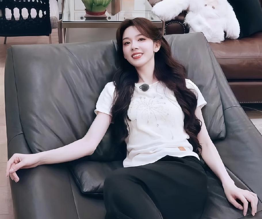 看综艺《我家那闺女》，觉得32岁陈瑶要升咖了，她就是富养女儿的典型吧。
她出生四