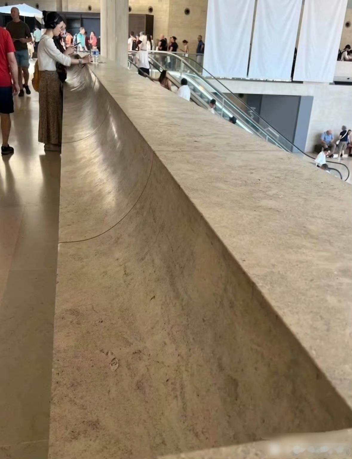 看完终于知道为什么包容性建筑如此重要。 ​​​