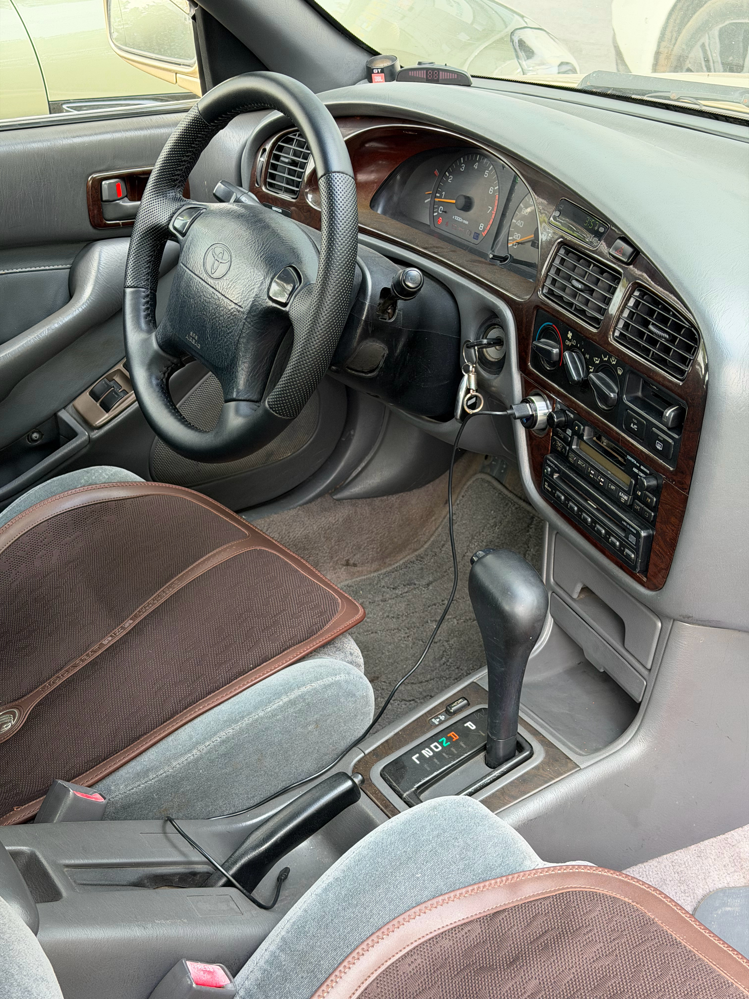 随着新能源的普及，这些老车显得越来越老了。。。 