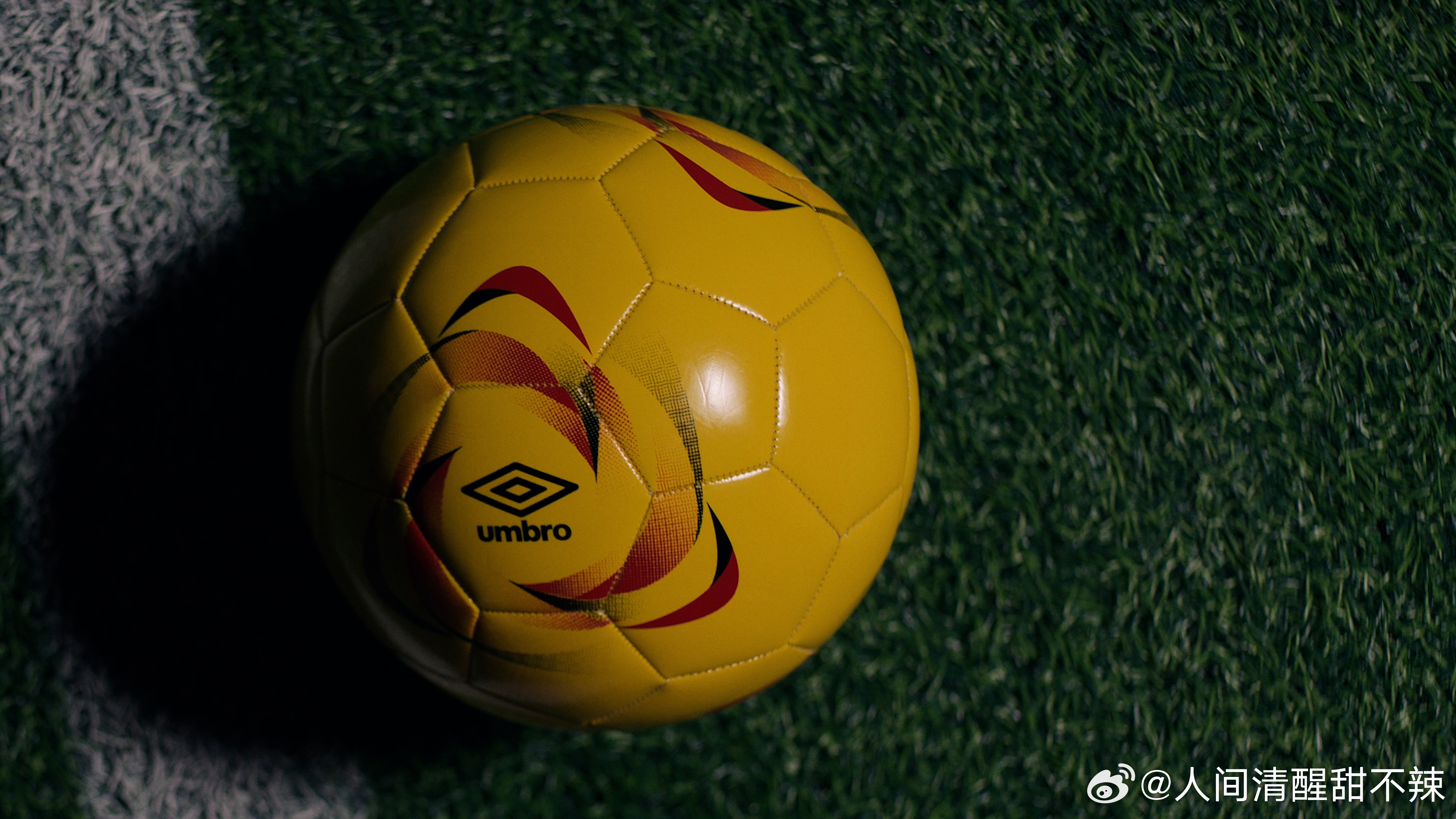 鹿晗当燃红 鹿晗umbro茵宝品牌代言人 谁能不爱对足球爱到骨子里的鹿晗！从综艺