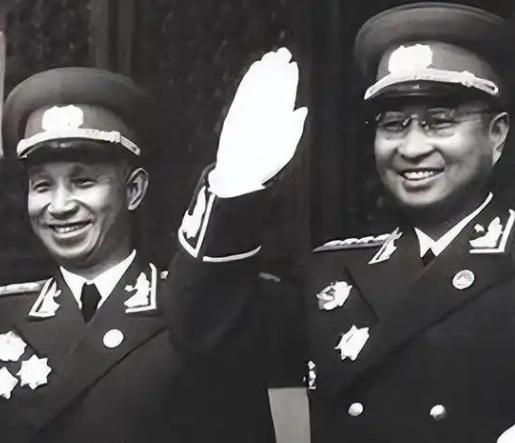 “粟裕根本不会打仗！”1958年，陈赓大将进京开会，竟然看到有人大放厥词，陈赓当