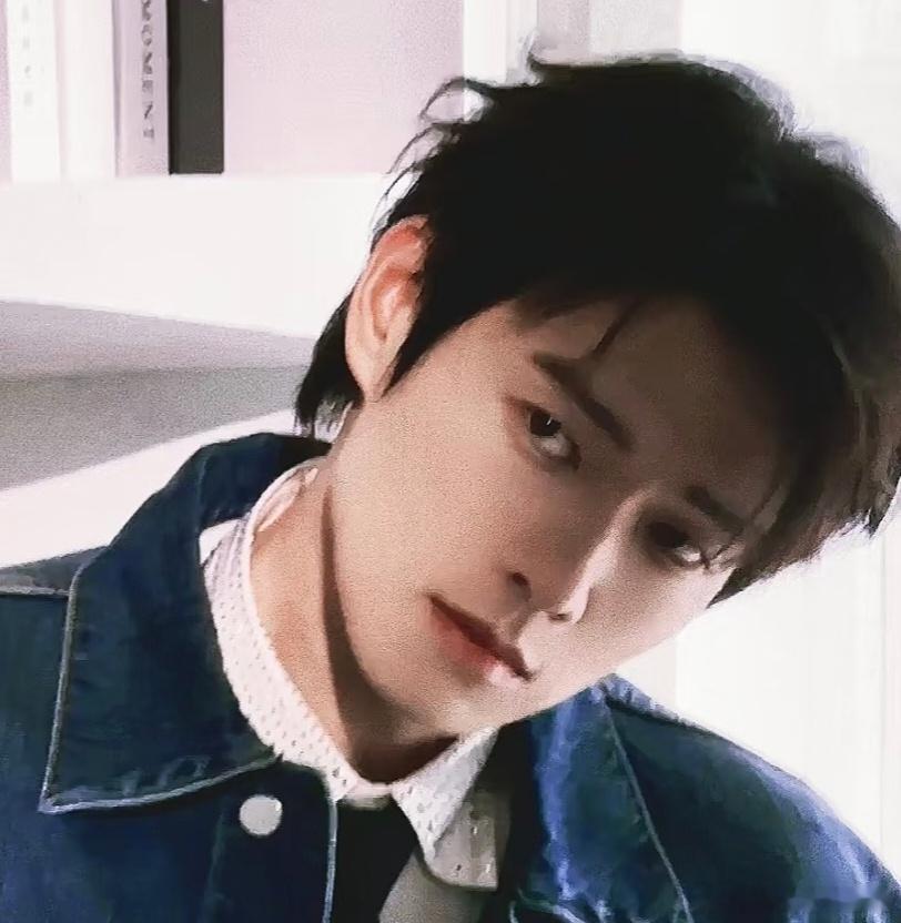 魏大勋 这个大勋花过于清爽帅气啦，眼睛里面的故事感好🈶魅力! ! ! 