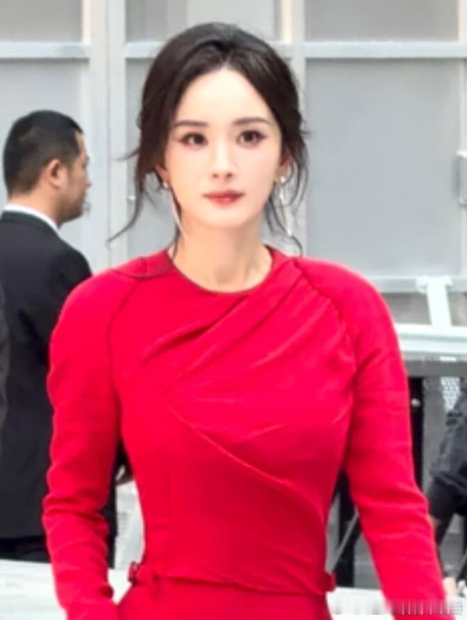 杨幂、赵丽颖、唐嫣，三位85花都参加了线下活动，来看看生图  好美好美好美 