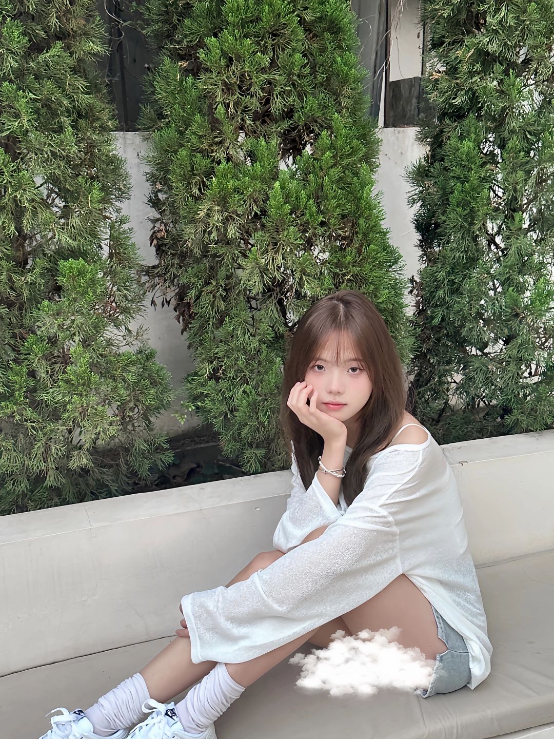 宝宝 我假装发呆，其实眼里都是你