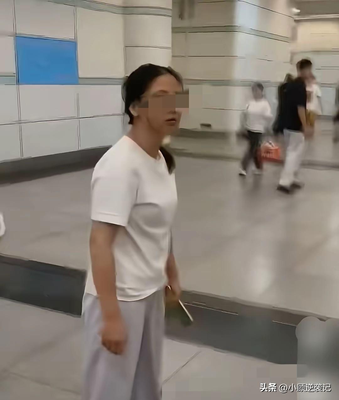 女子没找到检票口，没赶上高铁，找到检票口时，高铁已经开走了，后面发生的事情让人很