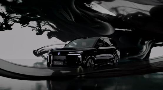 腾势N8L正式上市了，新车推出两个版本，售价29.98-32.98万元。这台车定