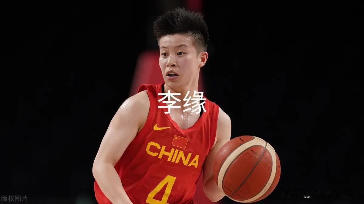 中国女篮首发后卫李缘在亚洲杯前两场比赛表现太拉胯了。
一场得分1分，一场得分0分