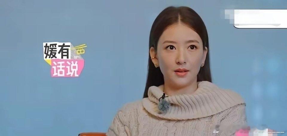 李雪琴问方媛：“你有没有喜欢的博主，在网上跟他们联系？” 方媛说：“有的。我私信