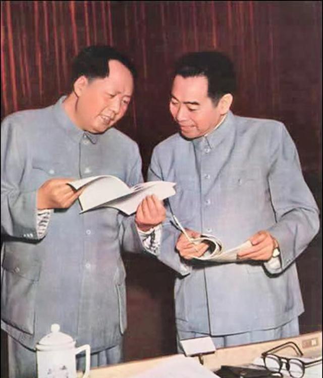 1976年深夜，在北京305医院，邓颖超伤心道：为什么？恩来已经走了，他最后的请