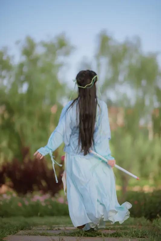 刘亦菲必须是我心中的女神！少女时期，她在《仙剑奇侠传》里饰演的赵灵儿，白衣飘飘，